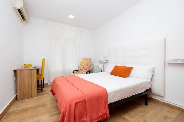 Piso de 3 habitaciones en Granada ciudad en venta - 197.000 € (Ref: 10033900)