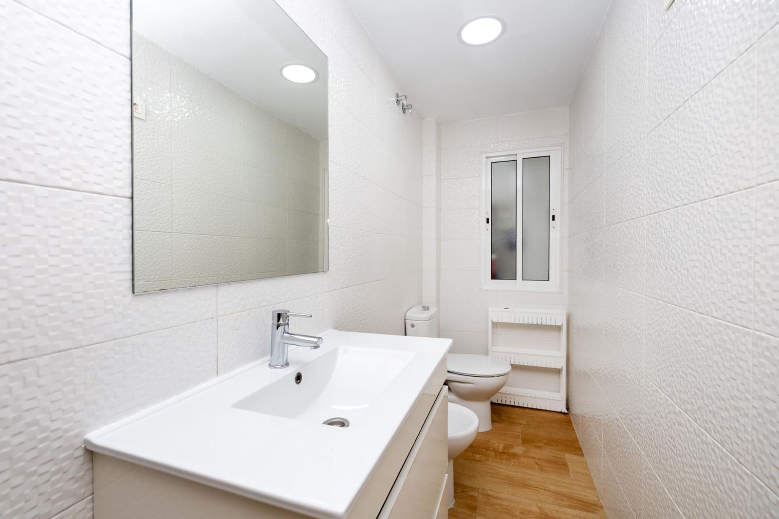 Piso de 3 habitaciones en Granada ciudad en venta - 197.000 € (Ref: 10033900)