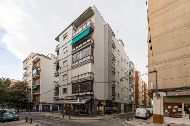 Piso de 3 habitaciones en Granada ciudad en venta - 197.000 € (Ref: 10033900)