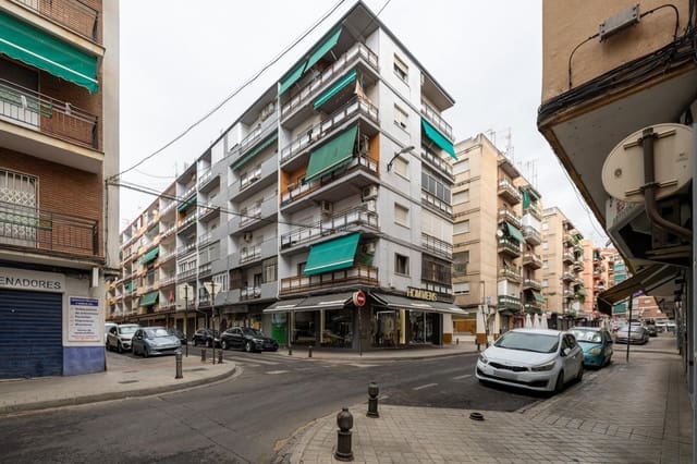 Piso de 3 habitaciones en Granada ciudad en venta - 197.000 € (Ref: 10033900)