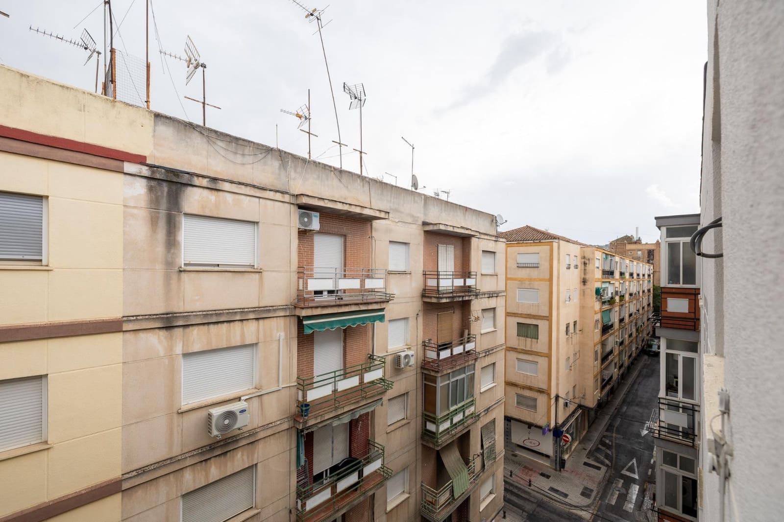 Piso de 3 habitaciones en Granada ciudad en venta - 197.000 € (Ref: 10033900)