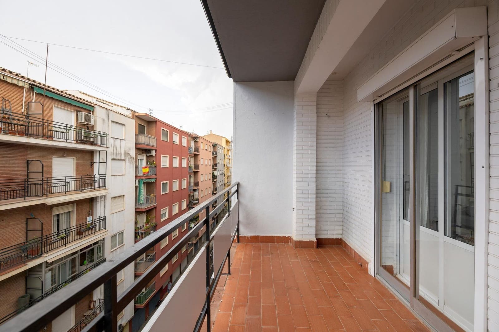 Piso de 3 habitaciones en Granada ciudad en venta - 197.000 € (Ref: 10033900)