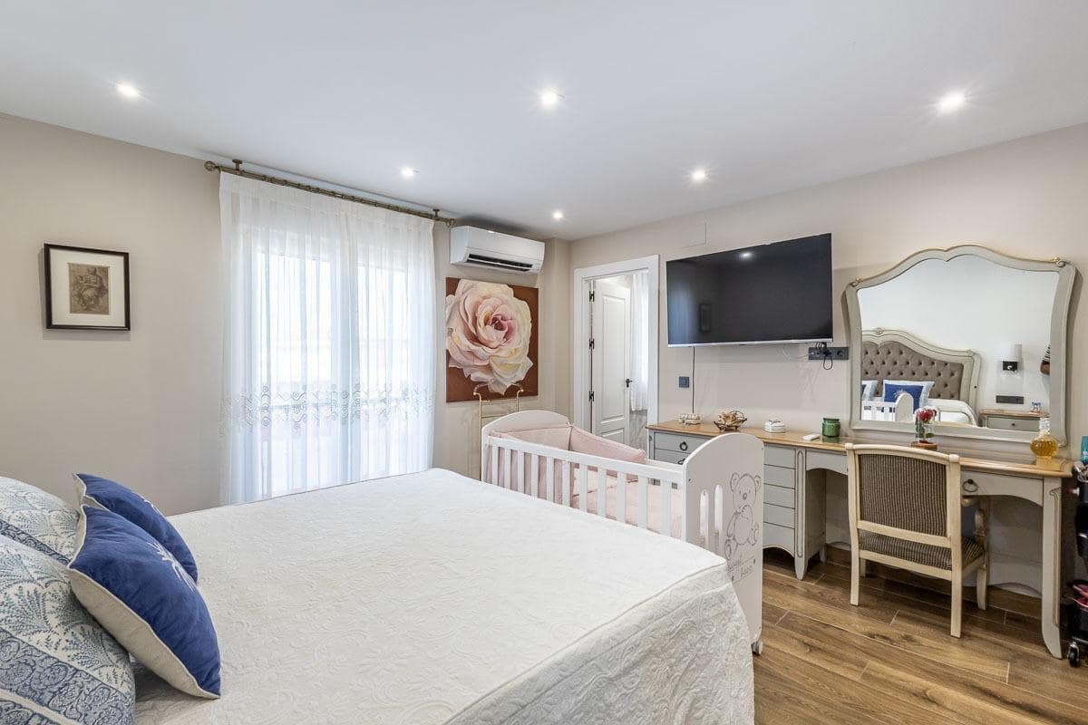 4 chambre Villa/Maison Semi-Mitoyenne à vendre à Peligros avec garage - 349 000 € (Ref: 10041323)
