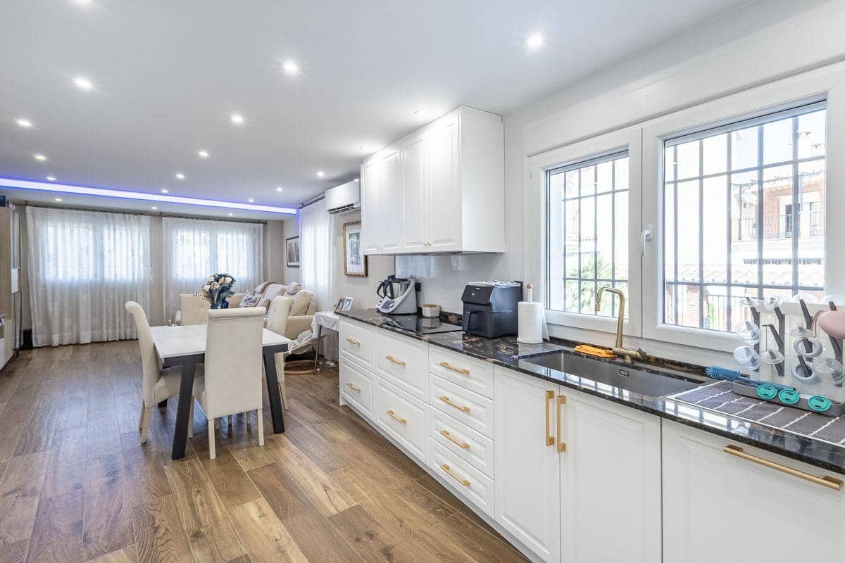 4 chambre Villa/Maison Semi-Mitoyenne à vendre à Peligros avec garage - 349 000 € (Ref: 10041323)