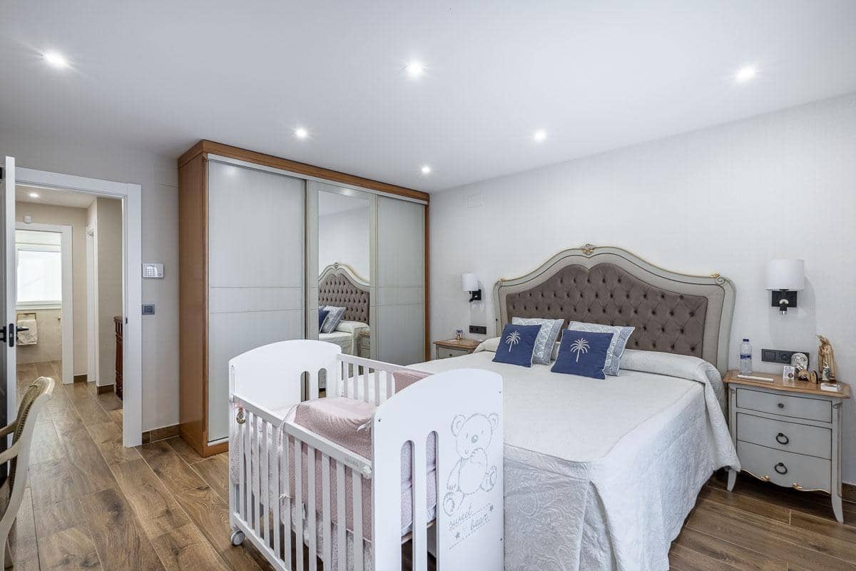 4 chambre Villa/Maison Semi-Mitoyenne à vendre à Peligros avec garage - 349 000 € (Ref: 10041323)