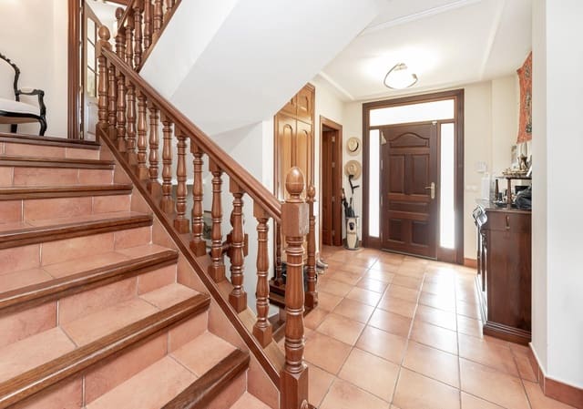 5 sypialnia Willa na sprzedaż w Cájar z basenem garażem - 495 000 € (Ref: 10041328)
