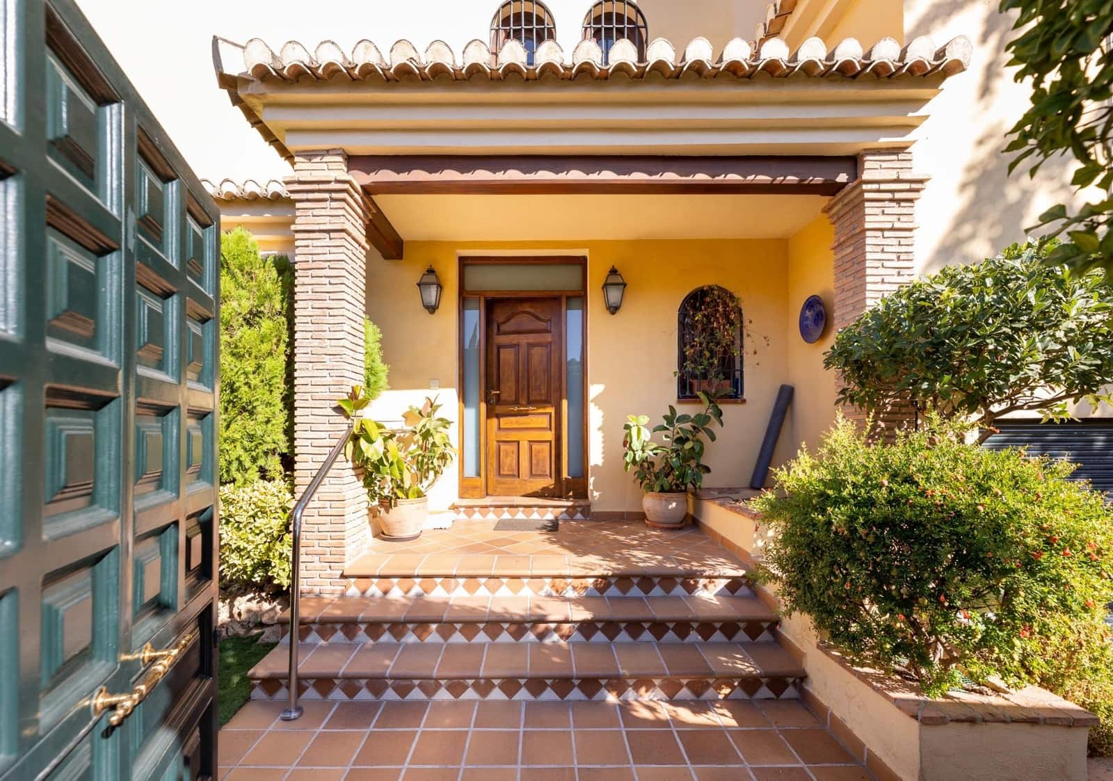 5 sypialnia Willa na sprzedaż w Cajar z basenem garażem - 495 000 € (Ref: 10041328)