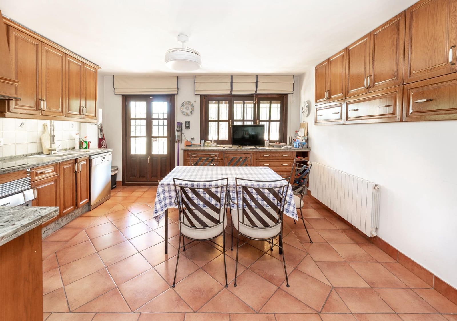 5 sypialnia Willa na sprzedaż w Cajar z basenem garażem - 495 000 € (Ref: 10041328)