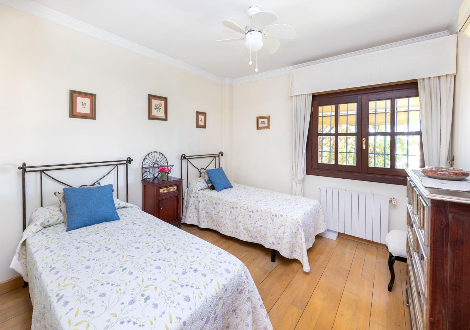 5 sypialnia Willa na sprzedaż w Cajar z basenem garażem - 495 000 € (Ref: 10041328)