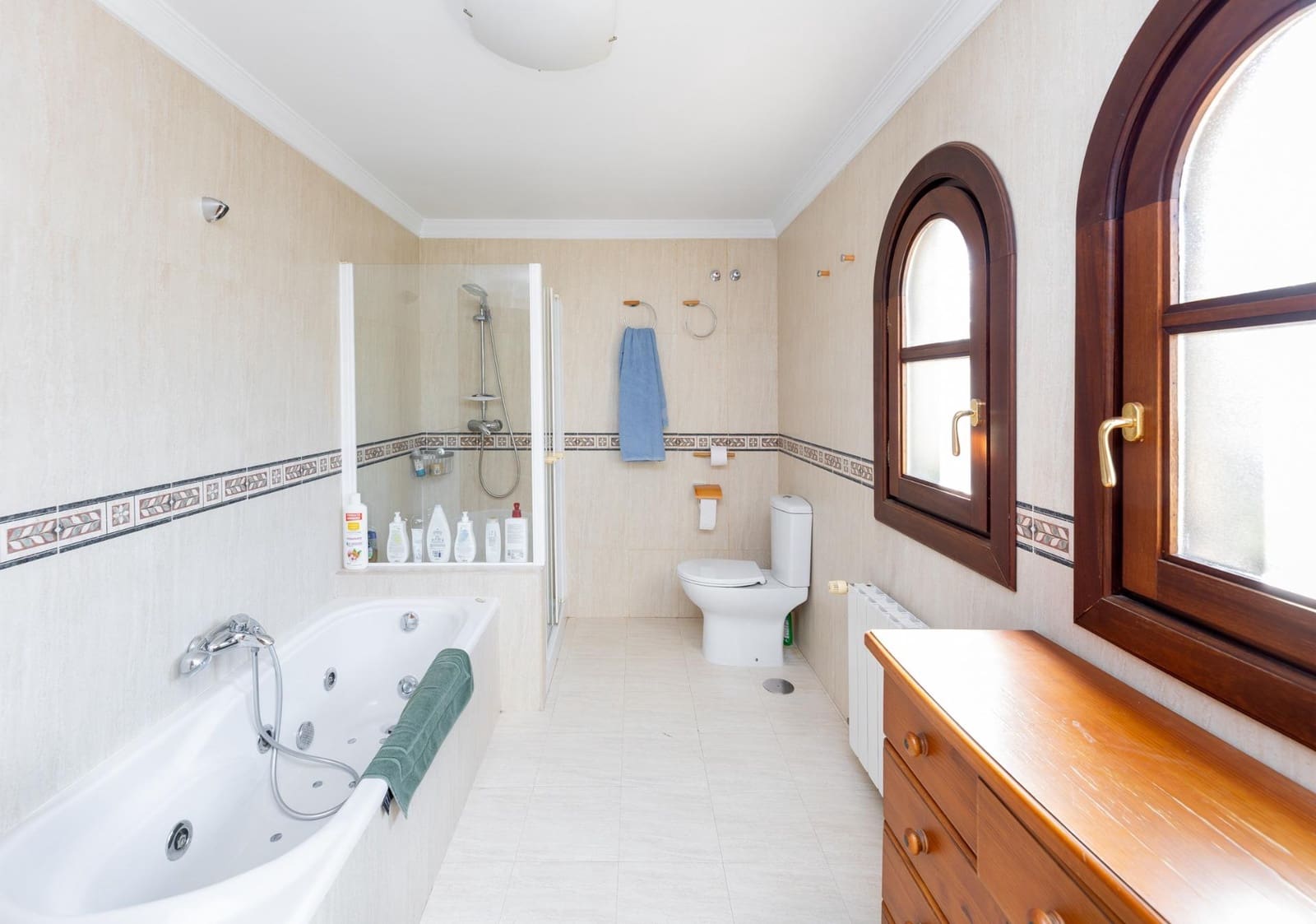 5 sypialnia Willa na sprzedaż w Cajar z basenem garażem - 495 000 € (Ref: 10041328)