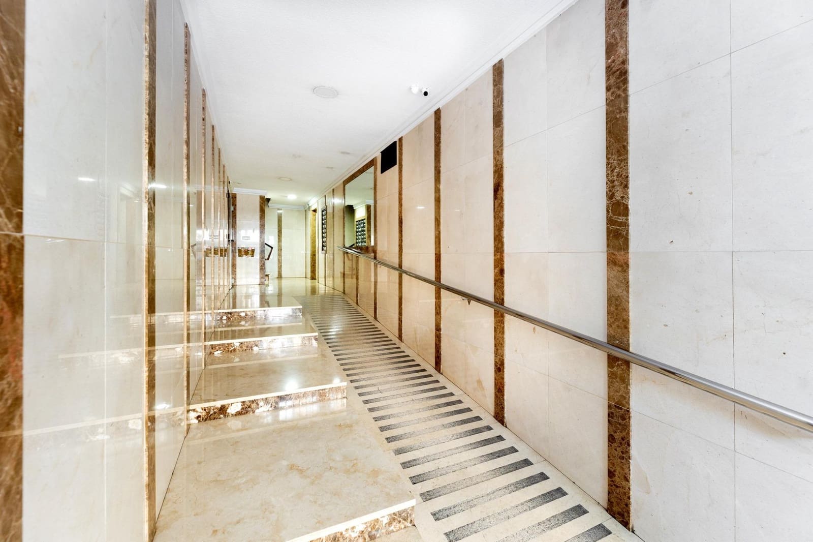 3 bedroom Flat for sale in Granada city - € 260,000 (Ref: 10047552)
