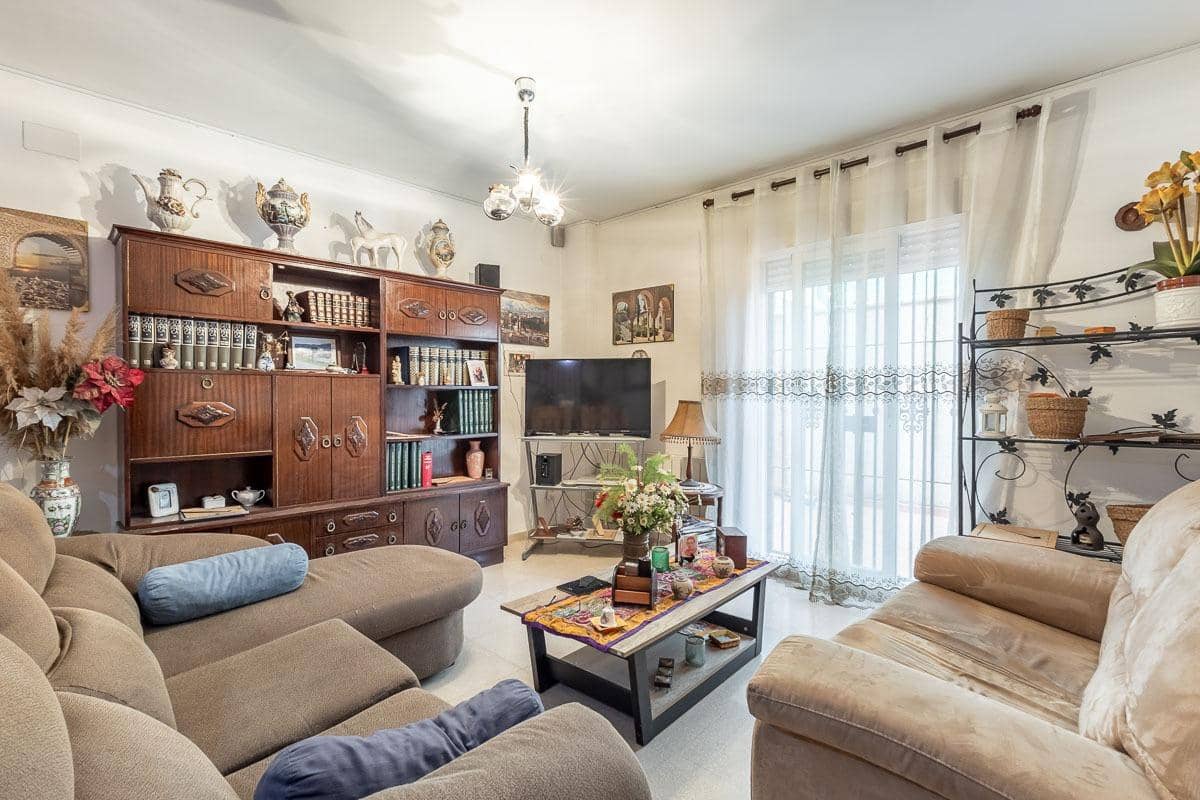 5 bedroom Semi-detached Villa for sale in Alhendin with garage - € 260,000 (Ref: 10055539)