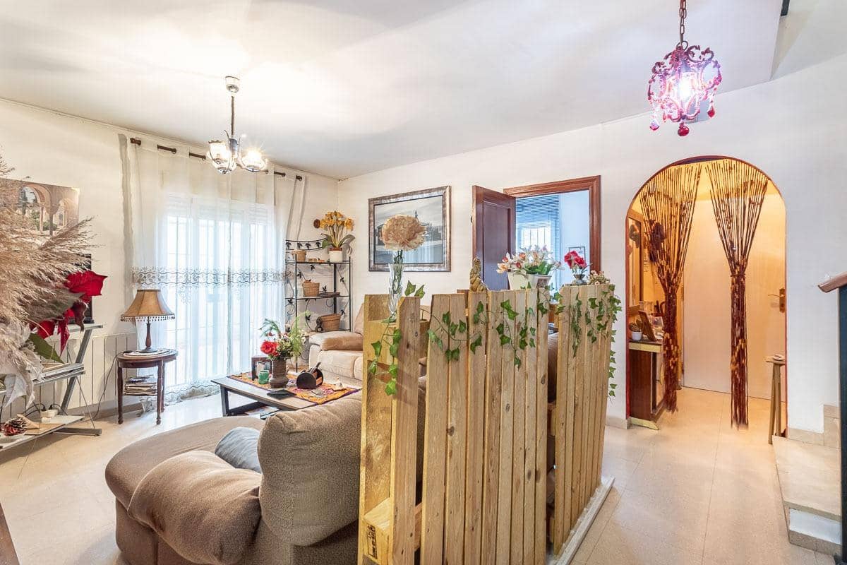 5 bedroom Semi-detached Villa for sale in Alhendin with garage - € 260,000 (Ref: 10055539)
