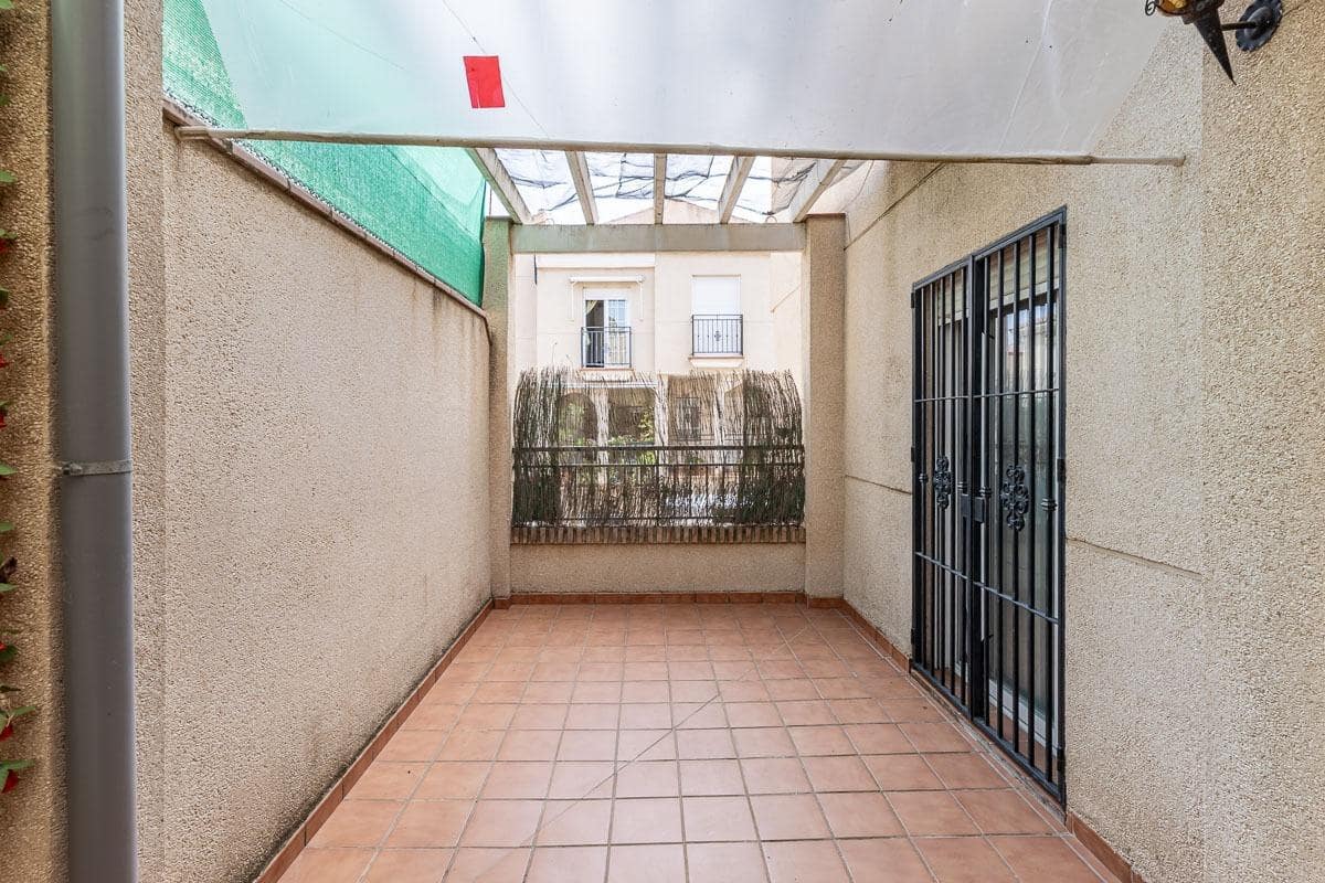 5 bedroom Semi-detached Villa for sale in Alhendin with garage - € 260,000 (Ref: 10055539)