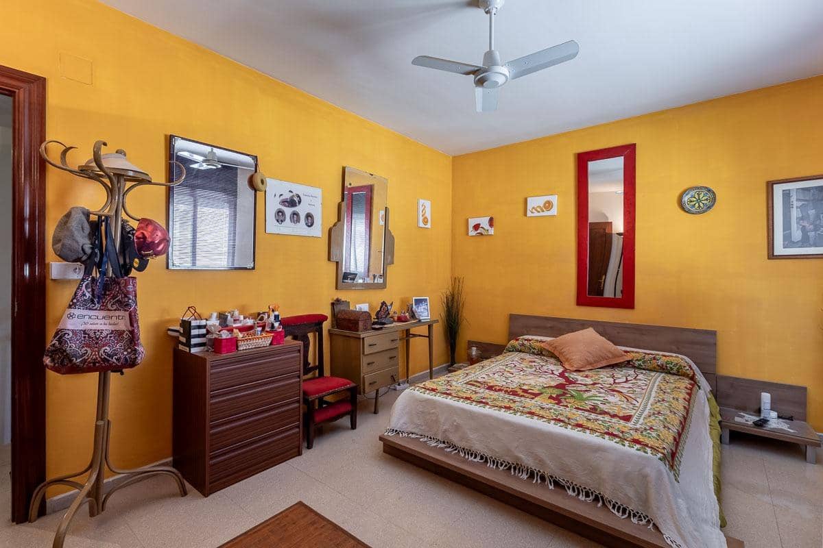 5 bedroom Semi-detached Villa for sale in Alhendin with garage - € 260,000 (Ref: 10055539)