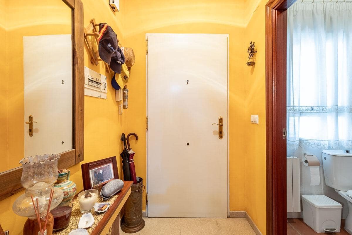 5 bedroom Semi-detached Villa for sale in Alhendin with garage - € 260,000 (Ref: 10055539)