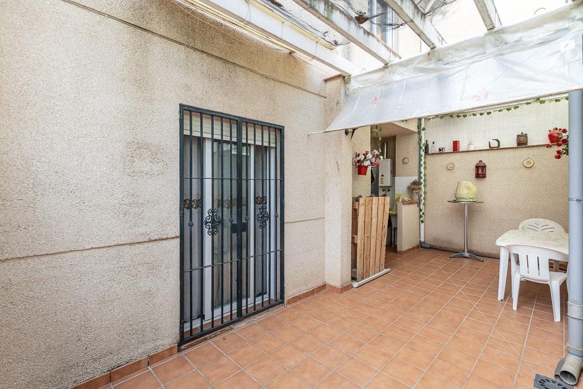 5 bedroom Semi-detached Villa for sale in Alhendin with garage - € 260,000 (Ref: 10055539)