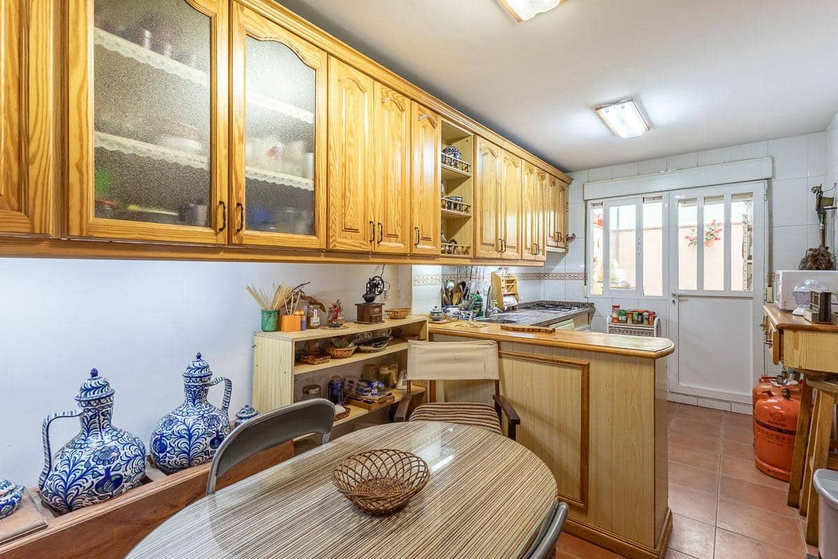 5 bedroom Semi-detached Villa for sale in Alhendin with garage - € 260,000 (Ref: 10055539)