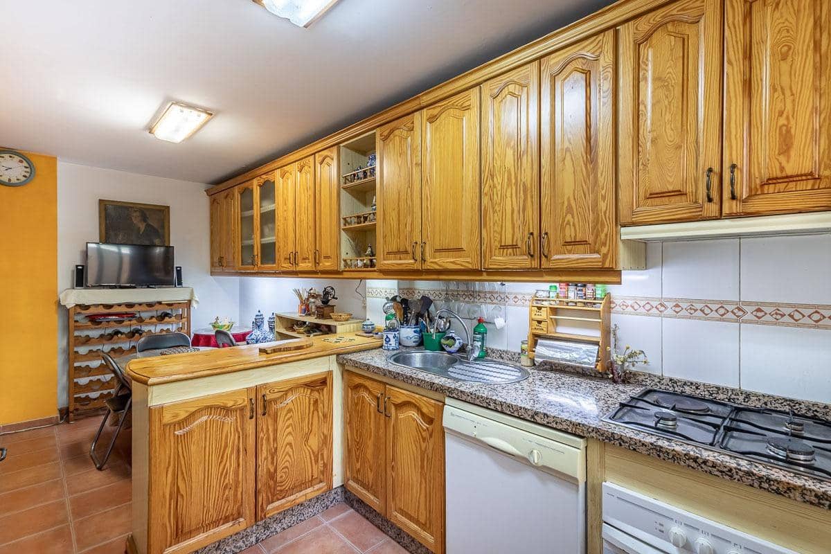 5 bedroom Semi-detached Villa for sale in Alhendin with garage - € 260,000 (Ref: 10055539)