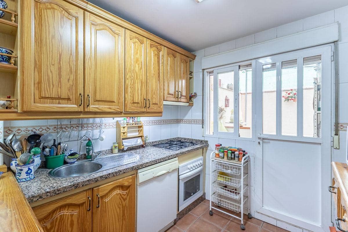5 bedroom Semi-detached Villa for sale in Alhendin with garage - € 260,000 (Ref: 10055539)