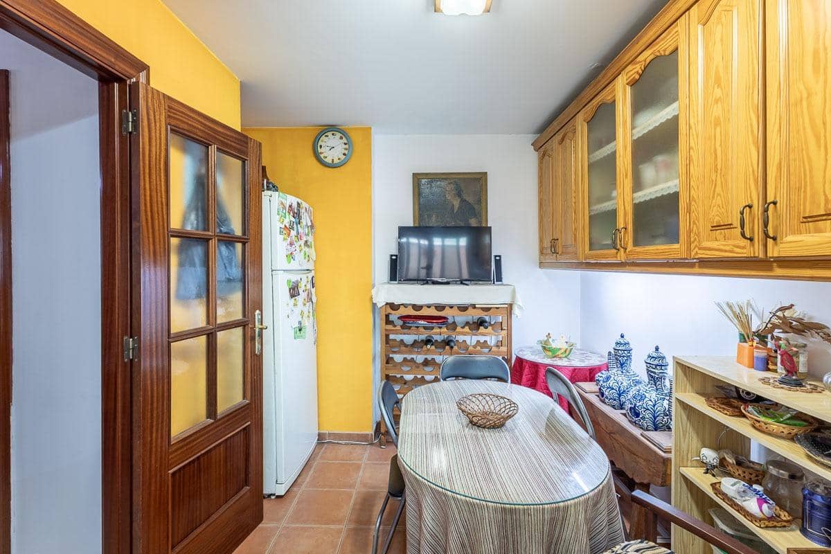 5 bedroom Semi-detached Villa for sale in Alhendin with garage - € 260,000 (Ref: 10055539)