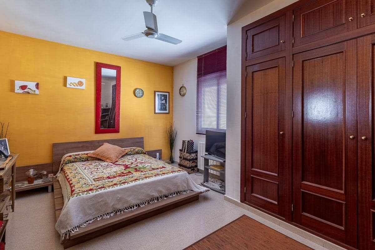 5 bedroom Semi-detached Villa for sale in Alhendin with garage - € 260,000 (Ref: 10055539)