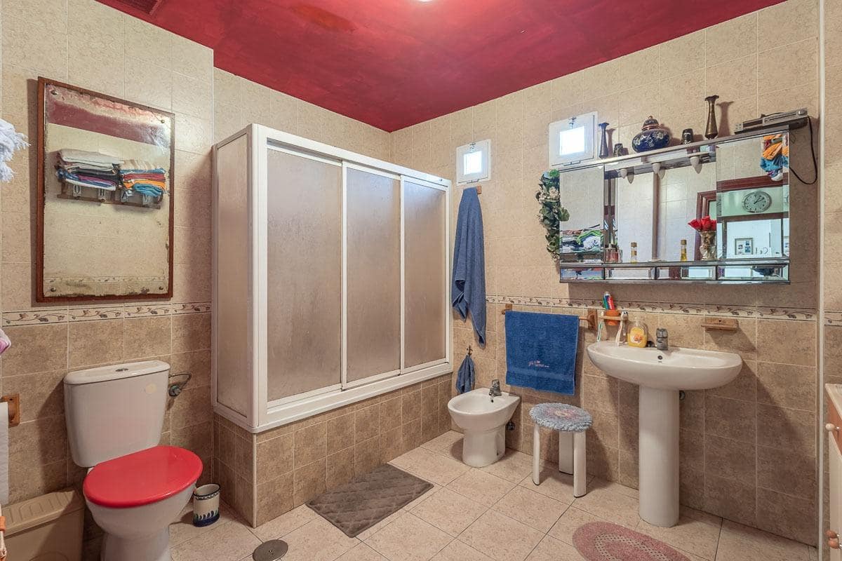 5 bedroom Semi-detached Villa for sale in Alhendin with garage - € 260,000 (Ref: 10055539)