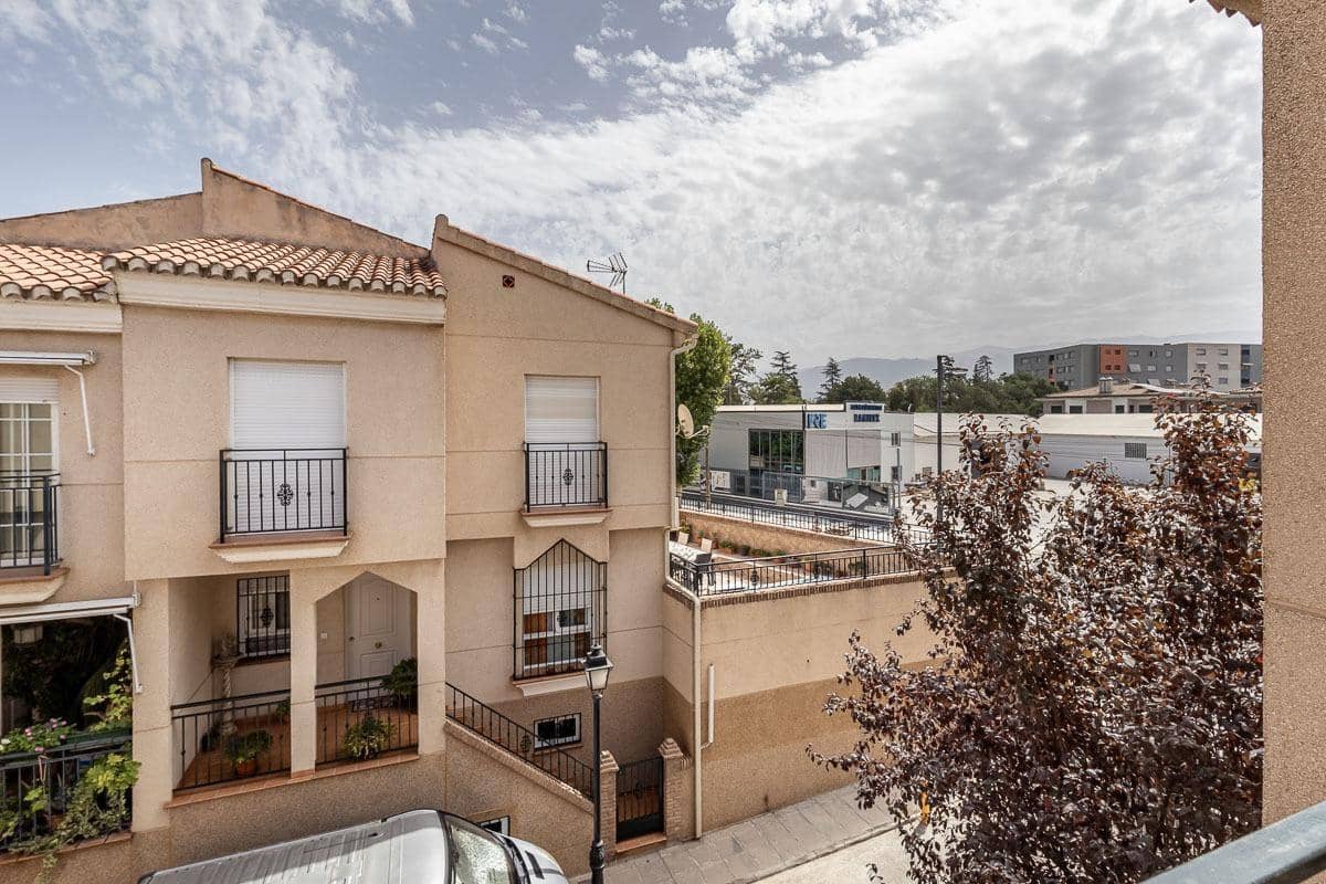 5 bedroom Semi-detached Villa for sale in Alhendin with garage - € 260,000 (Ref: 10055539)
