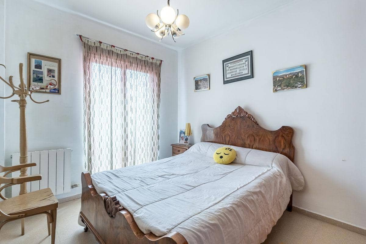 5 bedroom Semi-detached Villa for sale in Alhendin with garage - € 260,000 (Ref: 10055539)