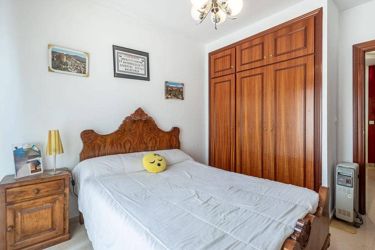 5 bedroom Semi-detached Villa for sale in Alhendin with garage - € 260,000 (Ref: 10055539)