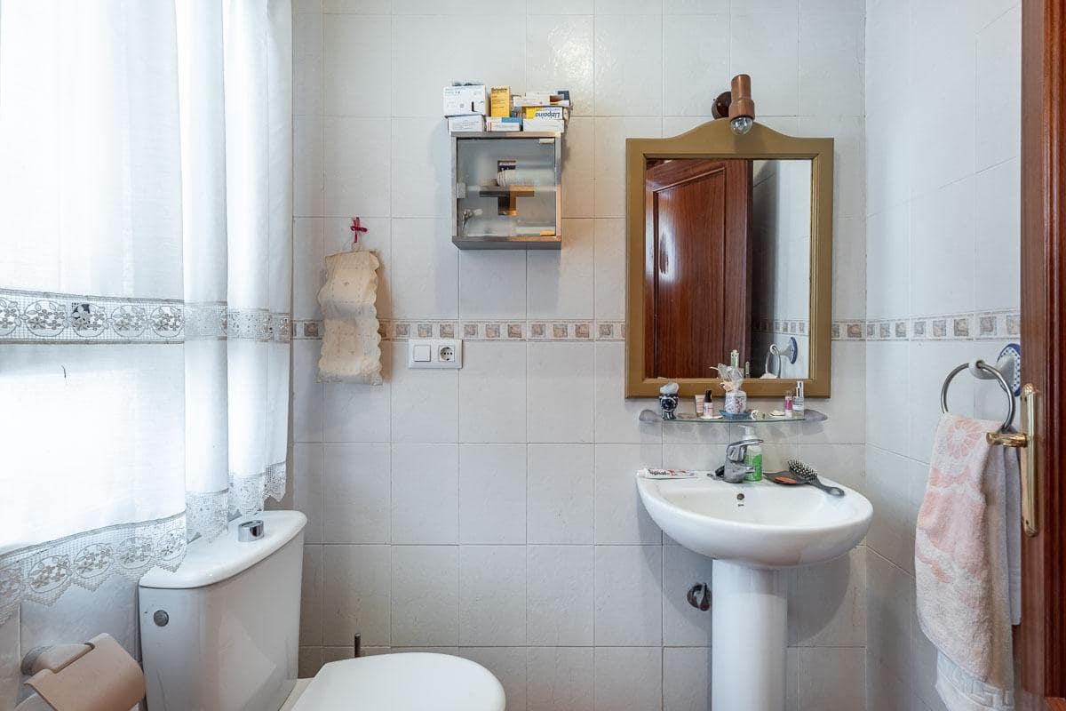 5 bedroom Semi-detached Villa for sale in Alhendin with garage - € 260,000 (Ref: 10055539)