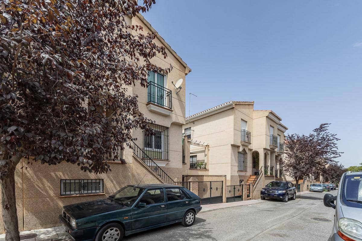 5 bedroom Semi-detached Villa for sale in Alhendin with garage - € 260,000 (Ref: 10055539)