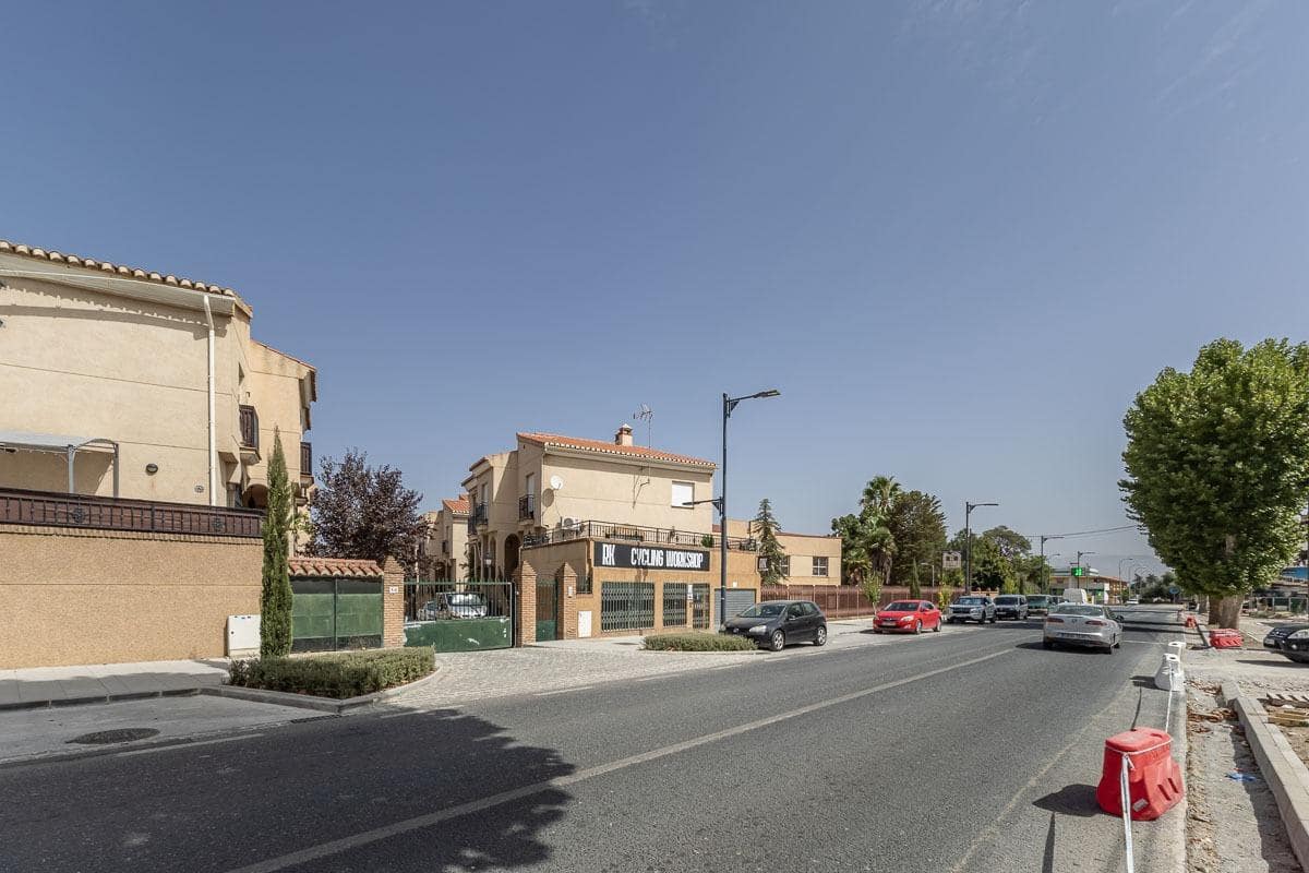 5 bedroom Semi-detached Villa for sale in Alhendin with garage - € 260,000 (Ref: 10055539)