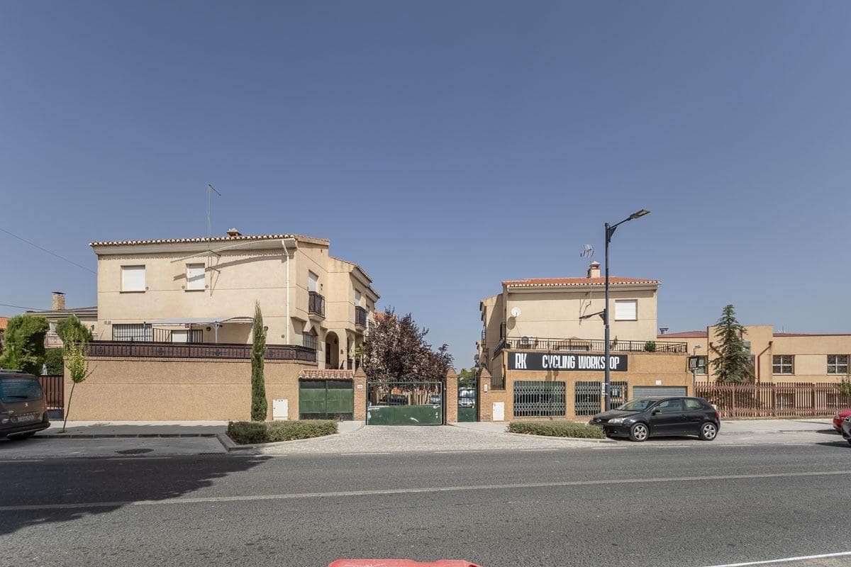 5 bedroom Semi-detached Villa for sale in Alhendin with garage - € 260,000 (Ref: 10055539)