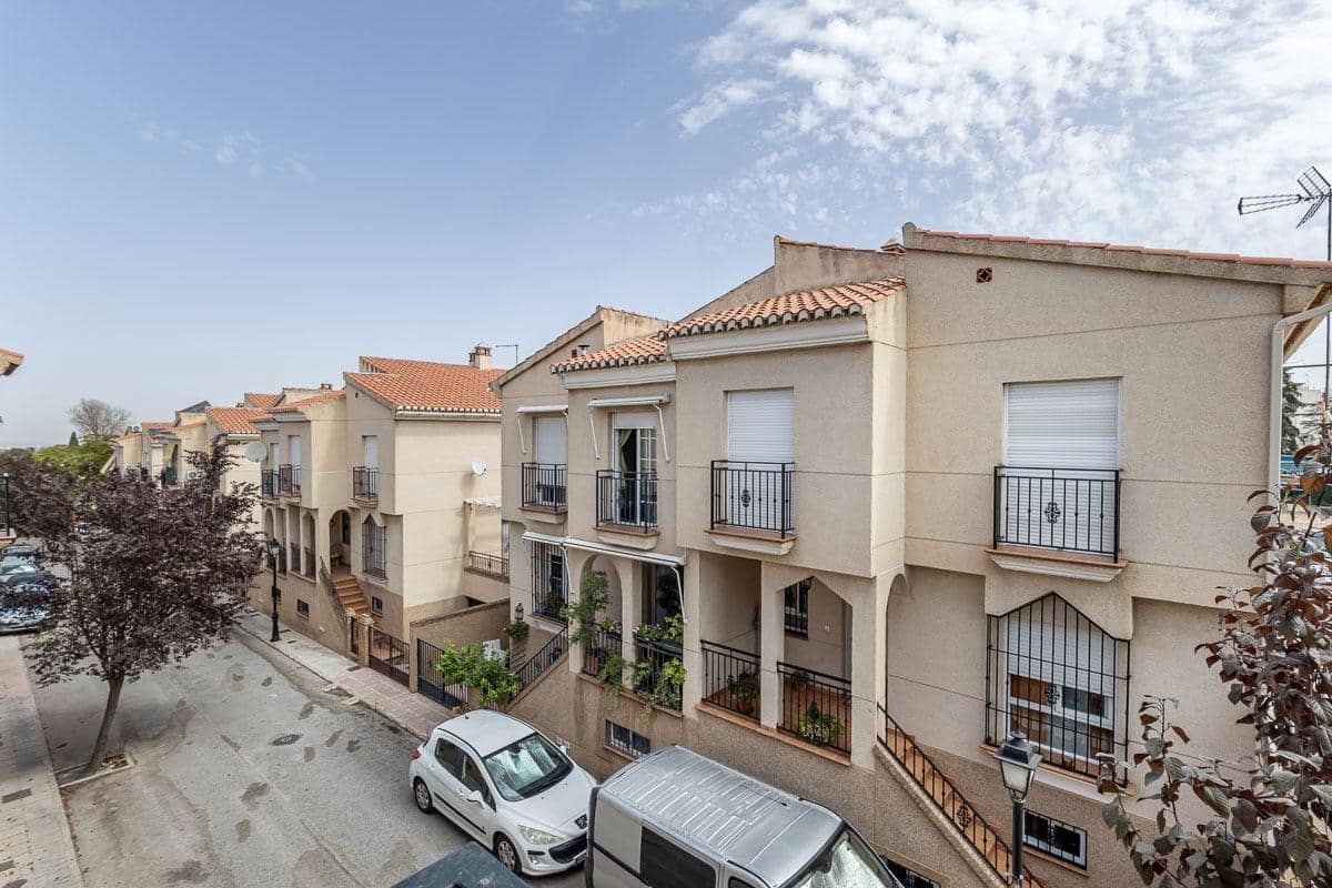 5 bedroom Semi-detached Villa for sale in Alhendin with garage - € 260,000 (Ref: 10055539)