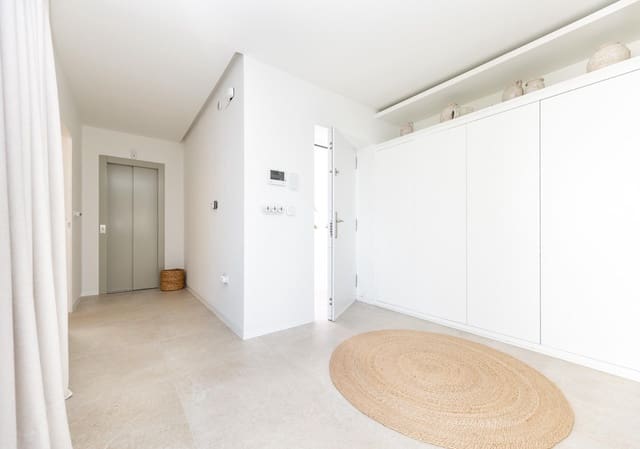 4 sypialnia Willa na sprzedaż w Albolote z basenem garażem - 890 000 € (Ref: 10055541)
