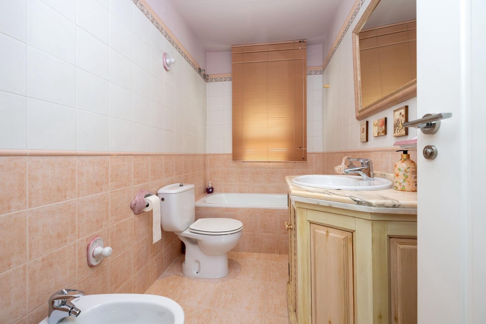 Chalet de 4 habitaciones en Ambroz en venta con garaje - 420.000 € (Ref: 10059433)
