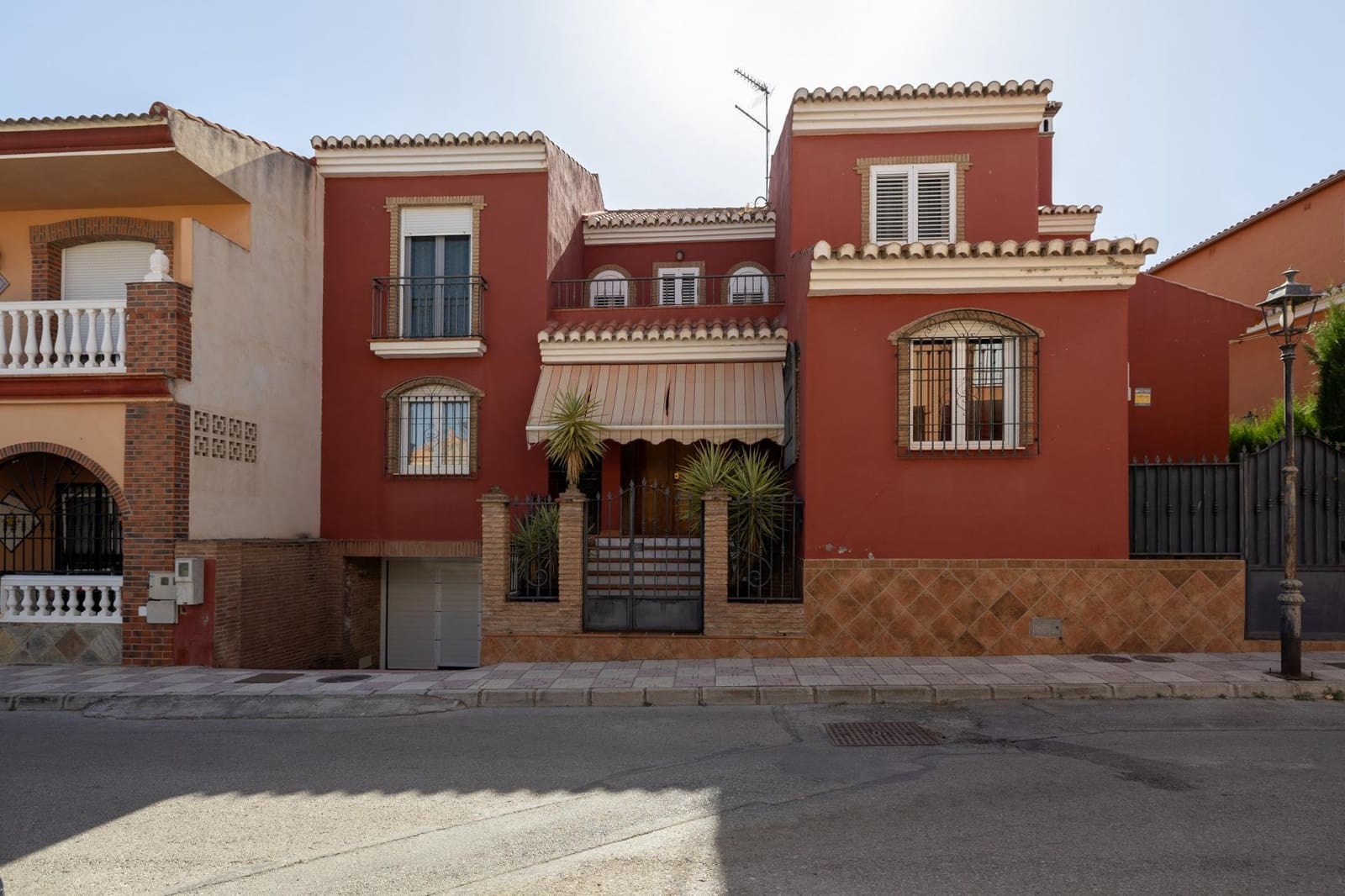 Chalet de 4 habitaciones en Ambroz en venta con garaje - 420.000 € (Ref: 10059433)