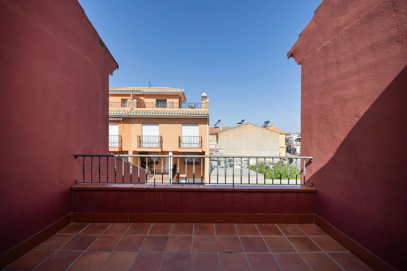 Chalet de 4 habitaciones en Ambroz en venta con garaje - 420.000 € (Ref: 10059433)