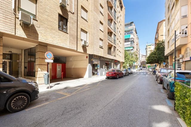 Garasje til salgs i Centro, Granada by - € 35 900 (Ref: 10059435)