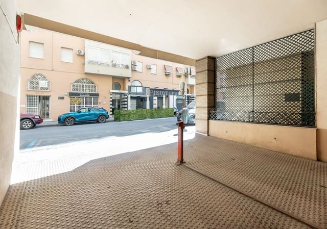 Garasje til salgs i Centro, Granada by - € 35 900 (Ref: 10059435)