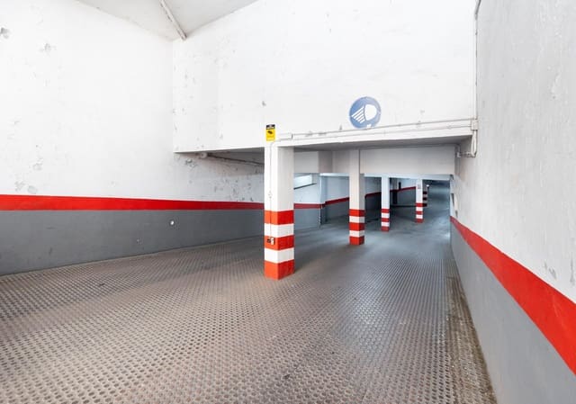 Garasje til salgs i Centro, Granada by - € 35 900 (Ref: 10059435)