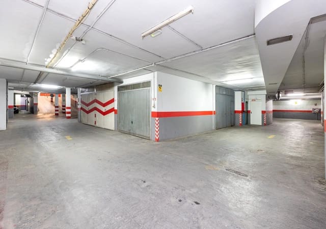 Garasje til salgs i Centro, Granada by - € 35 900 (Ref: 10059435)