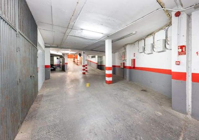 Garasje til salgs i Centro, Granada by - € 35 900 (Ref: 10059435)