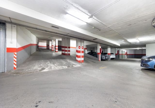 Garasje til salgs i Centro, Granada by - € 35 900 (Ref: 10059435)
