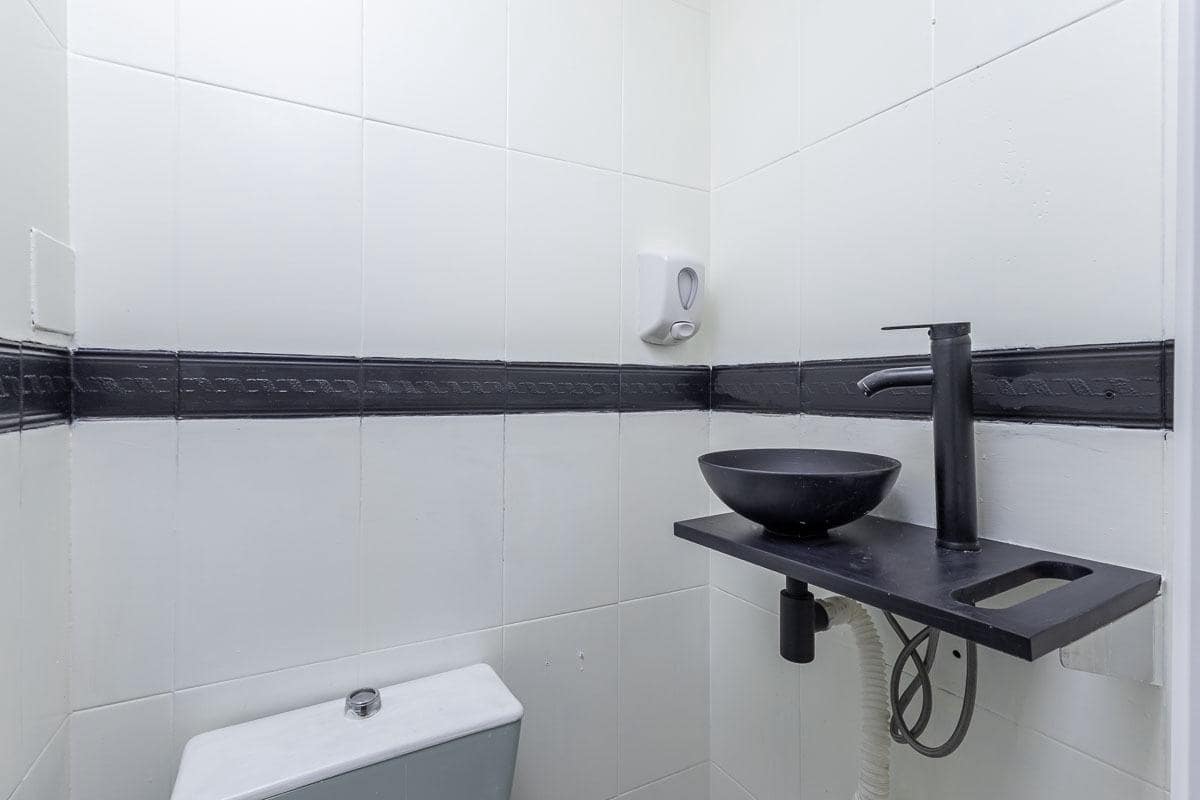 Gewerbe zu verkaufen in Granada Stadt - 89.000 € (Ref: 10059436)