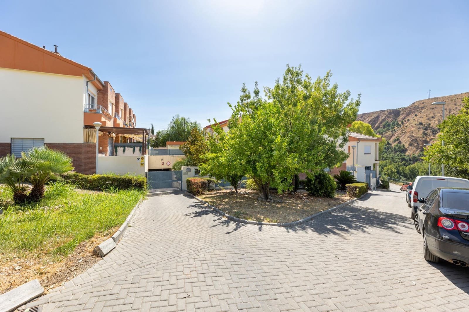 Adosado de 3 habitaciones en Granada ciudad en venta con piscina garaje - 390.000 € (Ref: 10059437)