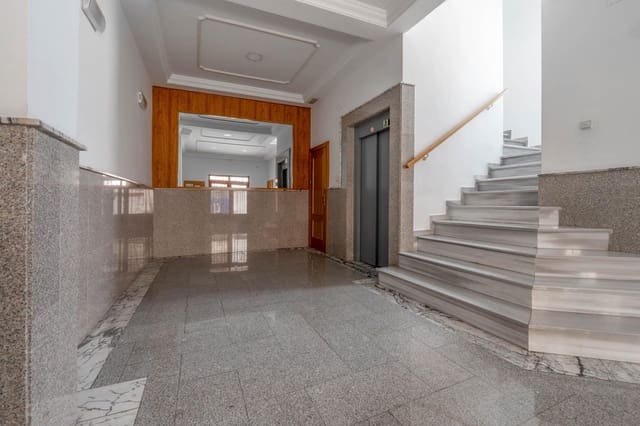 Piso de 3 habitaciones en Las Gabias en venta con garaje - 240.000 € (Ref: 10062204)