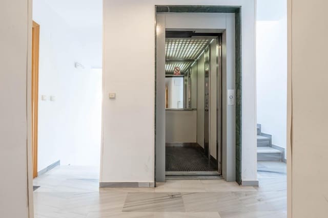 Piso de 3 habitaciones en Las Gabias en venta con garaje - 240.000 € (Ref: 10062204)