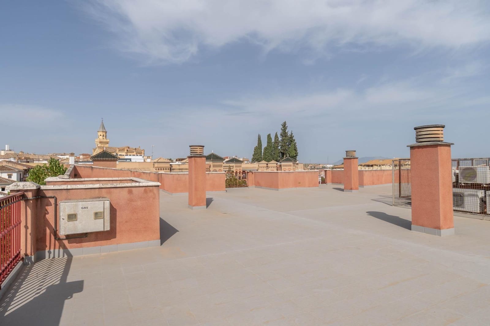 Piso de 3 habitaciones en Las Gabias en venta con garaje - 240.000 € (Ref: 10062204)